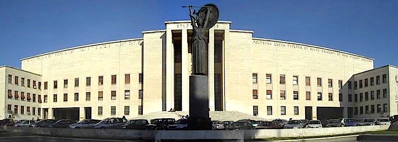 L'ingresso dell'università La Sapienza di Roma