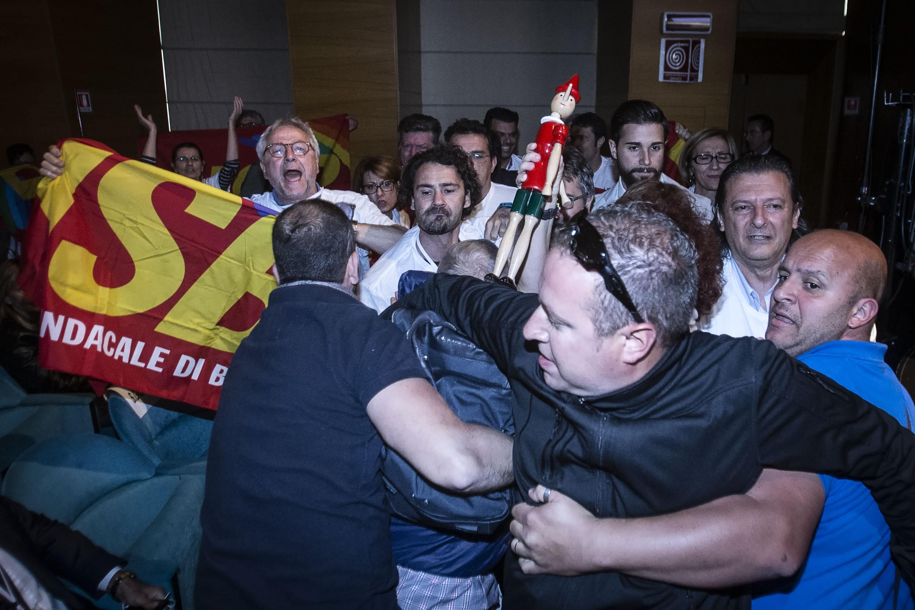 P.a: protesta lavoratori Usb a Forum con Madia
