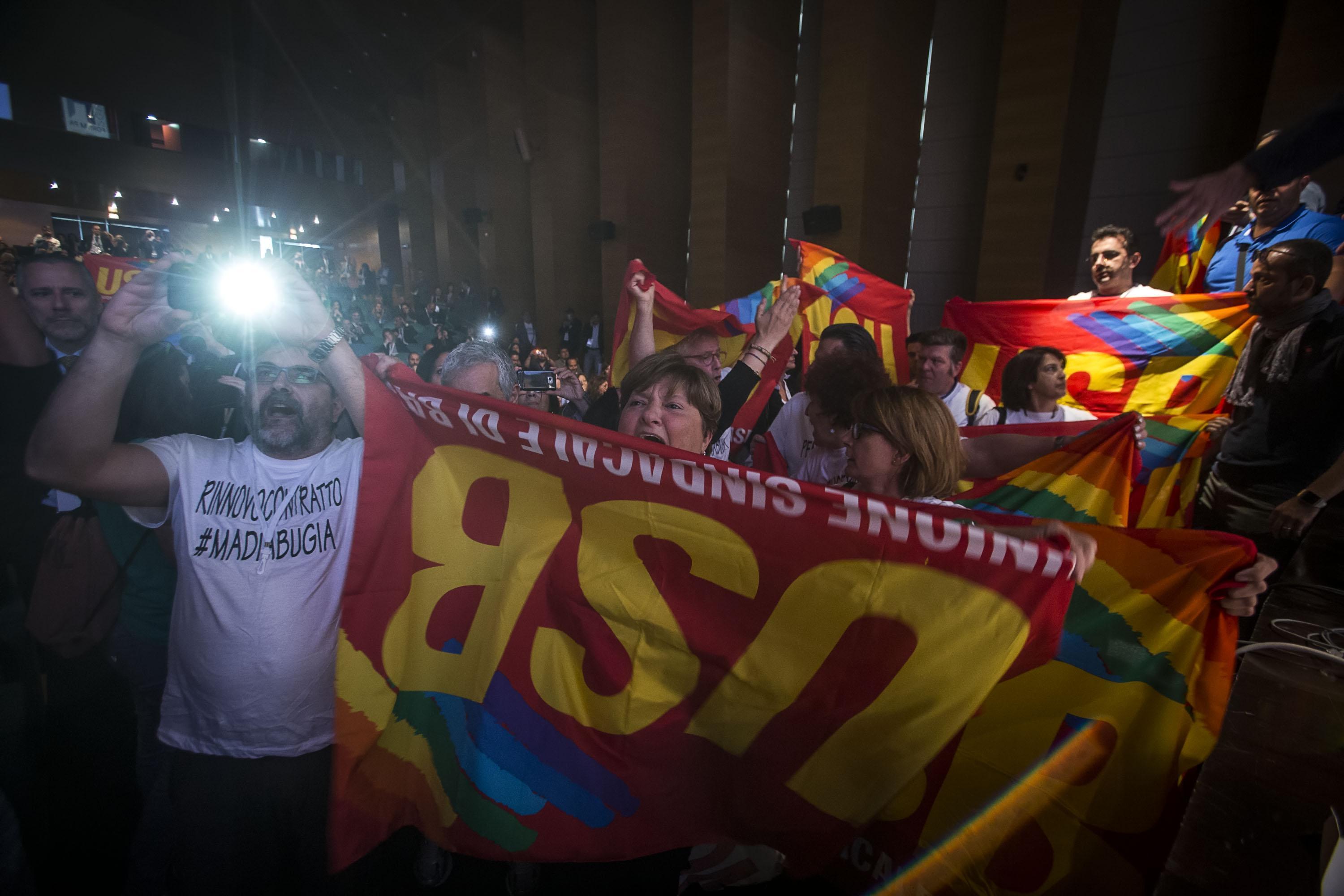 P.a: protesta lavoratori Usb a Forum con Madia