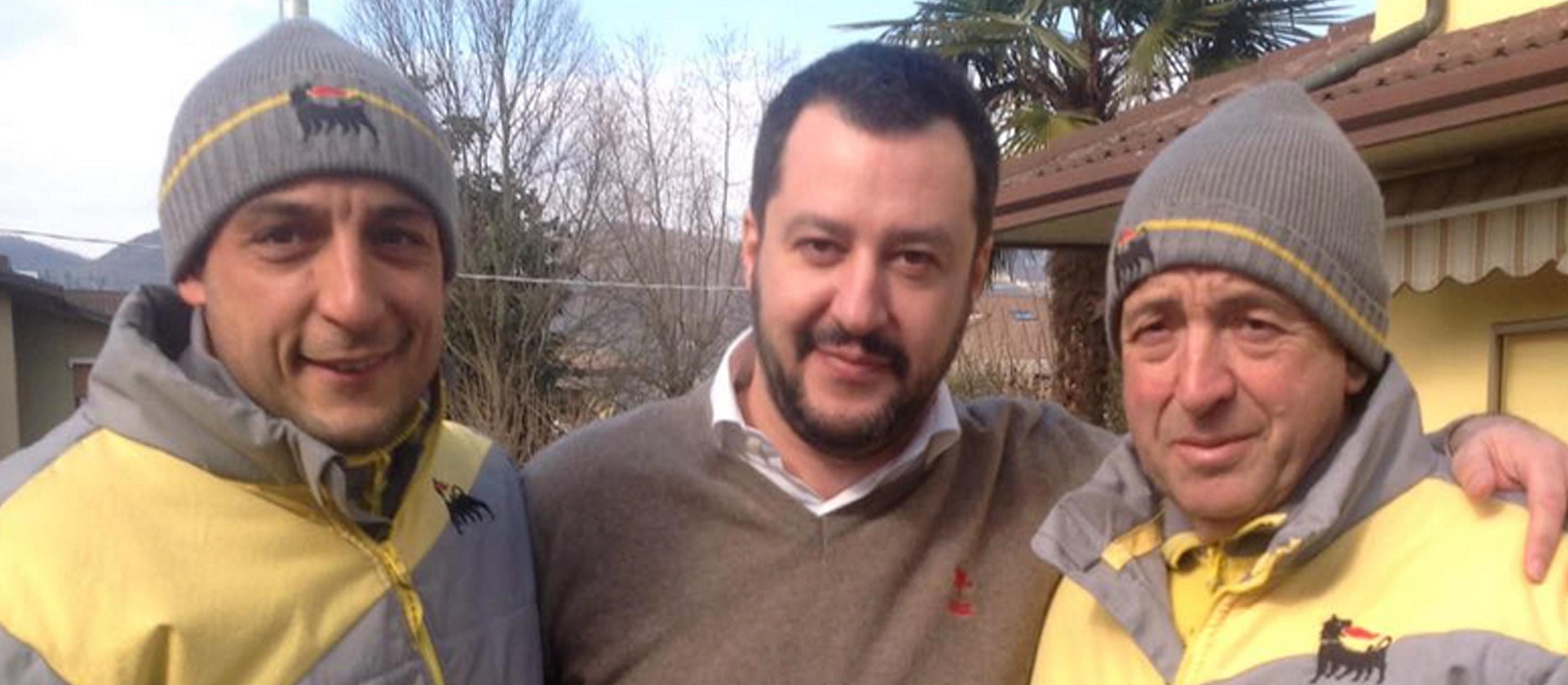 Matteo Salvini con gli Stacchio, padre e figlio.