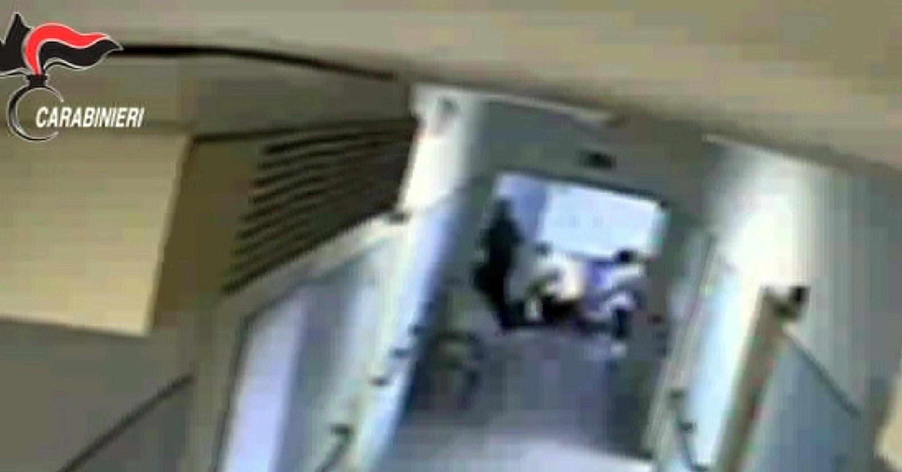 Nel fermo immagine tratto da un video dei carabinieri ripreso da una telecamera nascosta si vedono i gesti di violenza verso un disabile. Per questi maltrattamenti i carabinieri hanno sospeso 14 operatori dell'Aias di Decimomannu in provincia di Cagliari