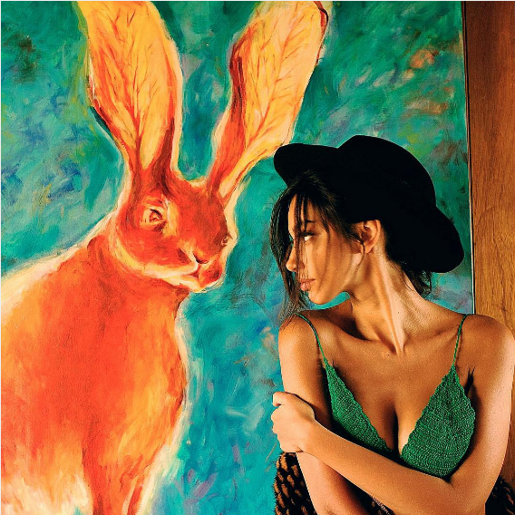 Madalina è nata nel 1988 e si definisce “amante dei cani”. (Foto Instagram)