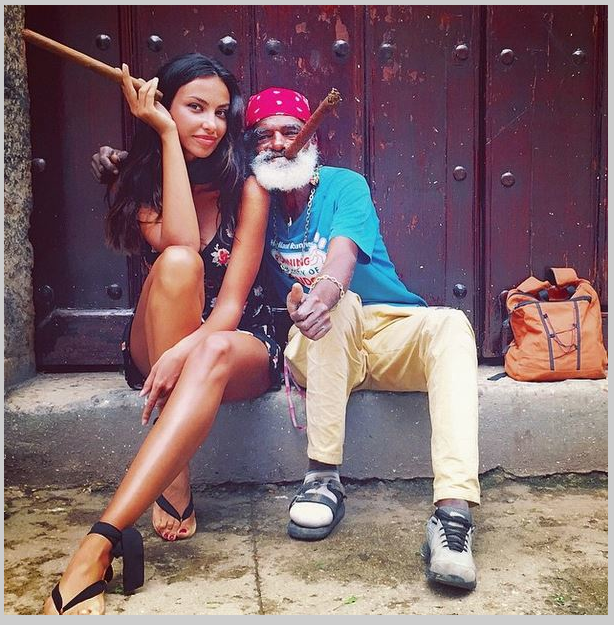 Madalina è nata nel 1988 e si definisce “amante dei cani”. (Foto Instagram)