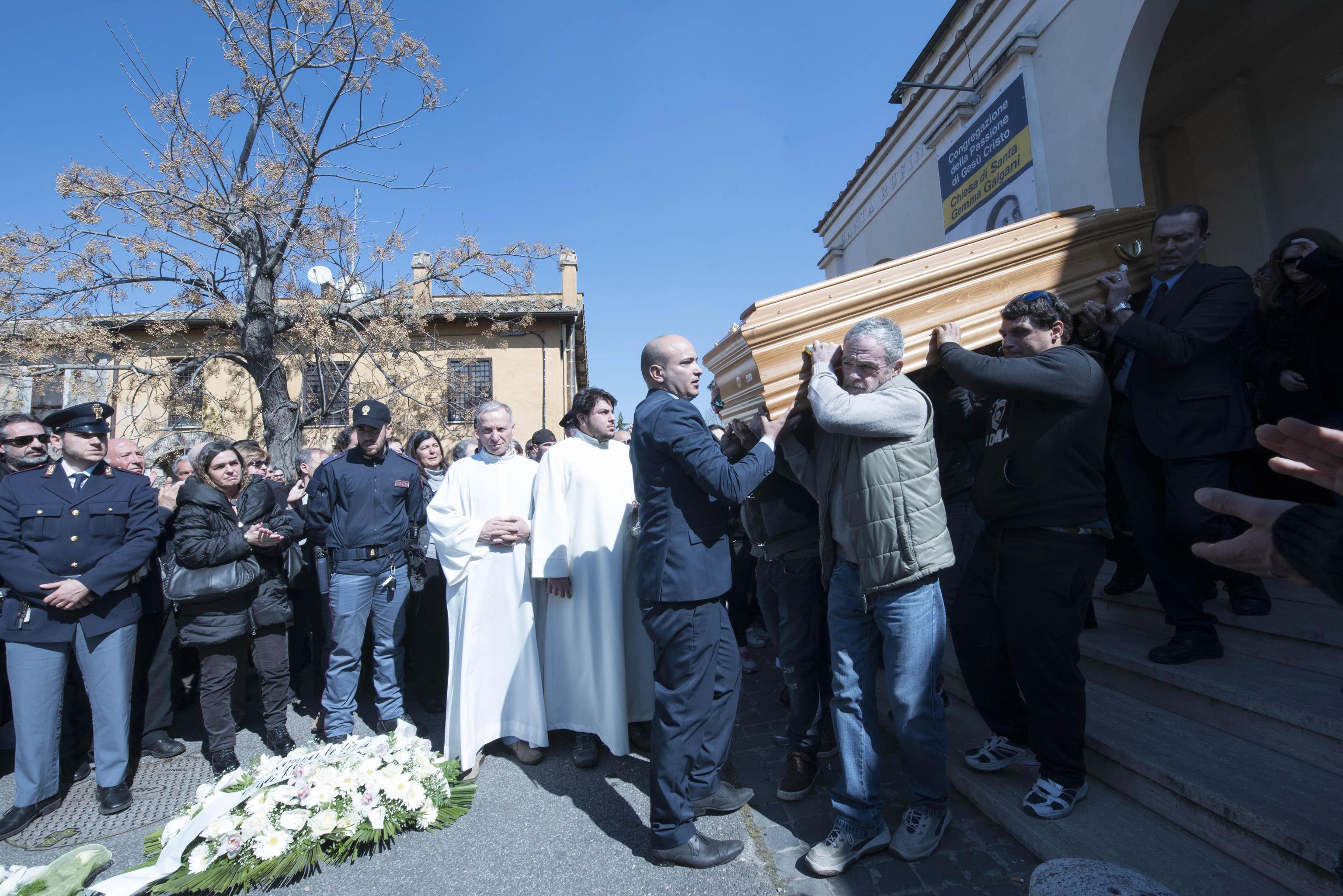 I funerali di Luca Varani, assassinato da Manuel Foffo e Marco Prato