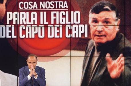 L’Agcom su Porta a Porta: censurabile l’intervista a Riina Jr. Vespa fa l’offeso