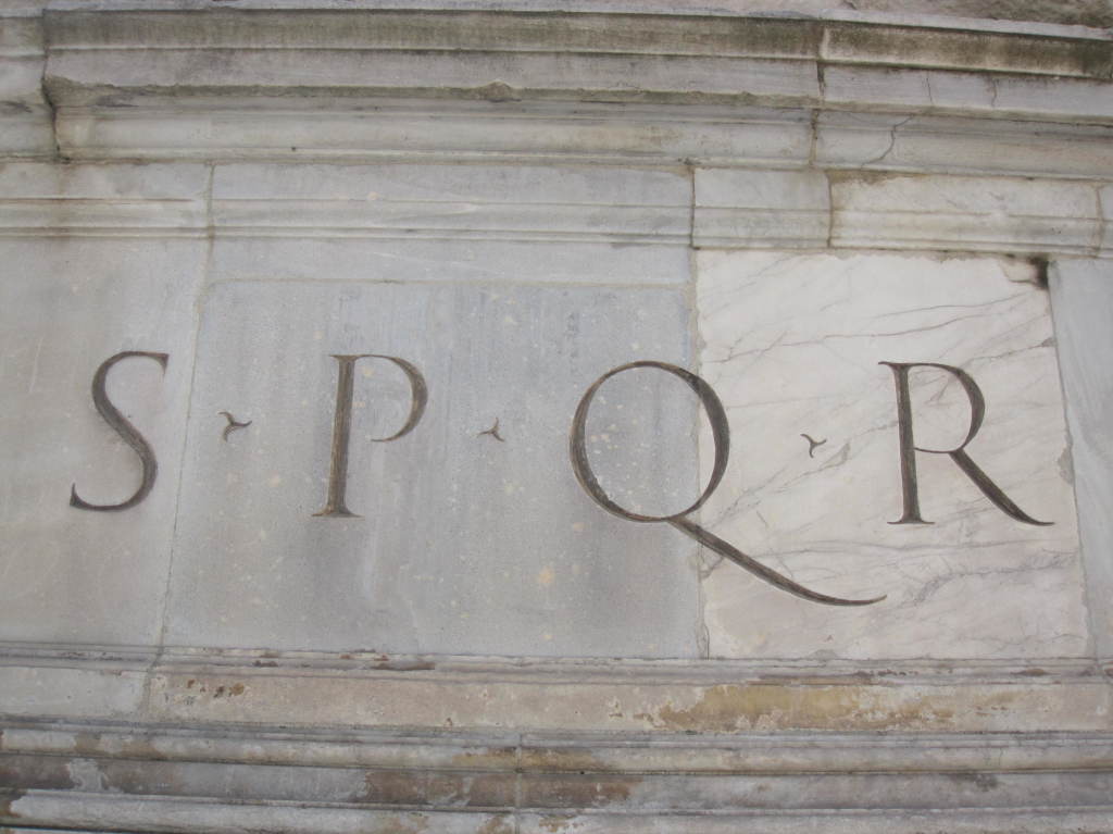 Tronca asfalta Marino: cancella il logo