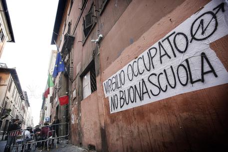 Meloni a fianco della preside antidroga del Virgilio: contro di lei i figli di papà