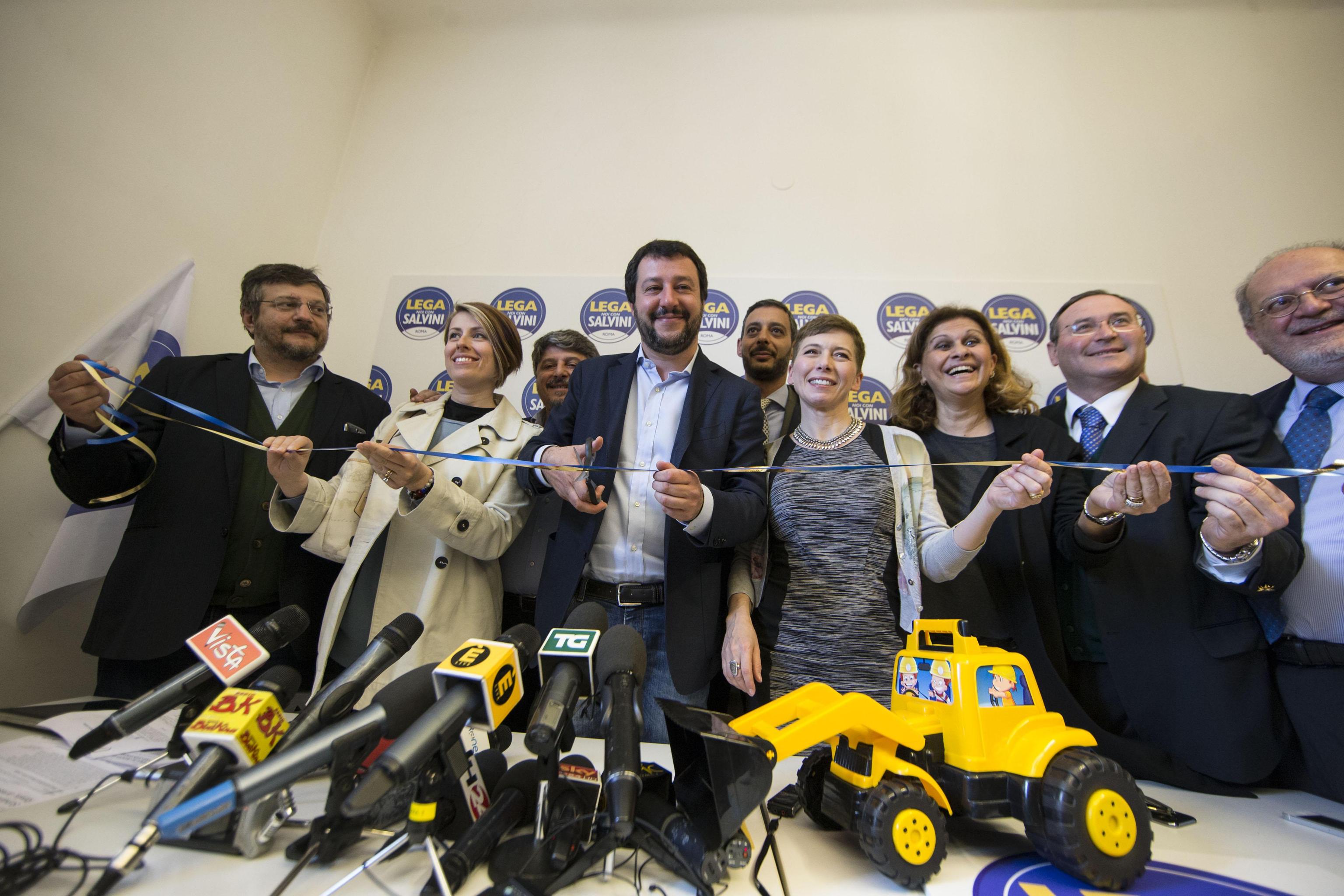 FI avanti con Bertolaso. L’ironia di Salvini: non sarà sindaco in questa vita