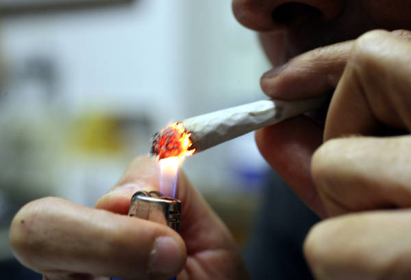 Dalle canne all’eroina: dagli Usa dati allarmanti per chi fuma marjiuana