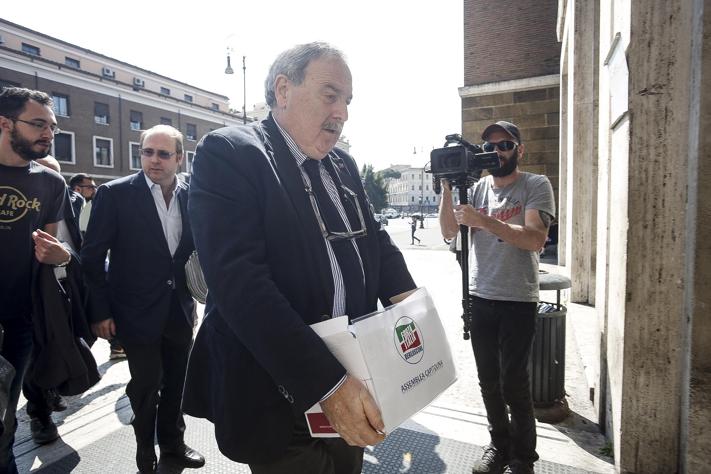 Comunali, presentate le liste. A Roma in corsa 16 aspiranti sindaci