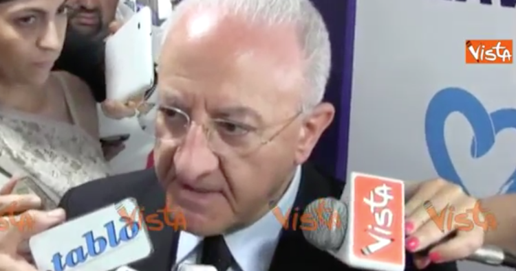 De Luca e la “pax” con De Magistris: «Vediamo, è l’anno della Misericordia» (video)