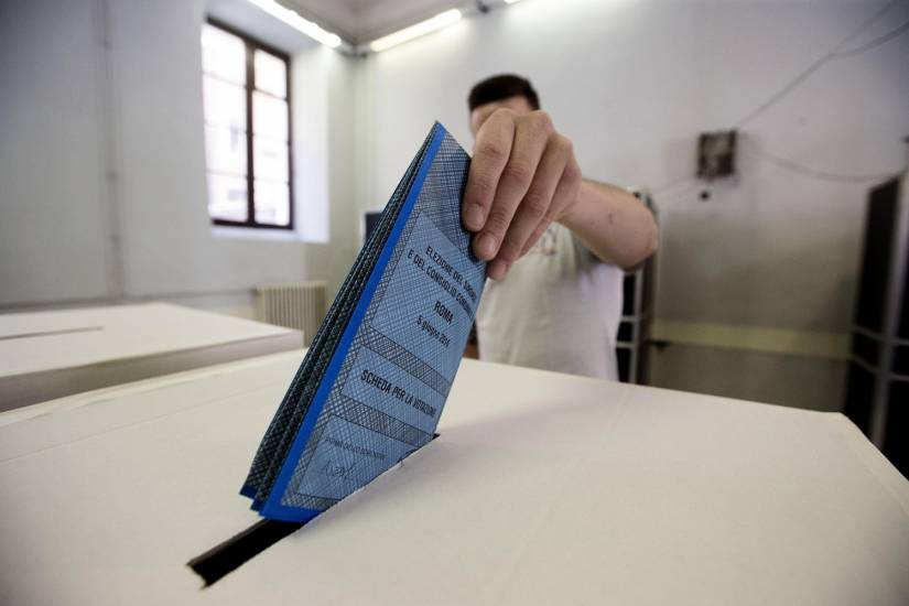 Bologna, verbali irregolari. Tre presidenti di seggio denunciati
