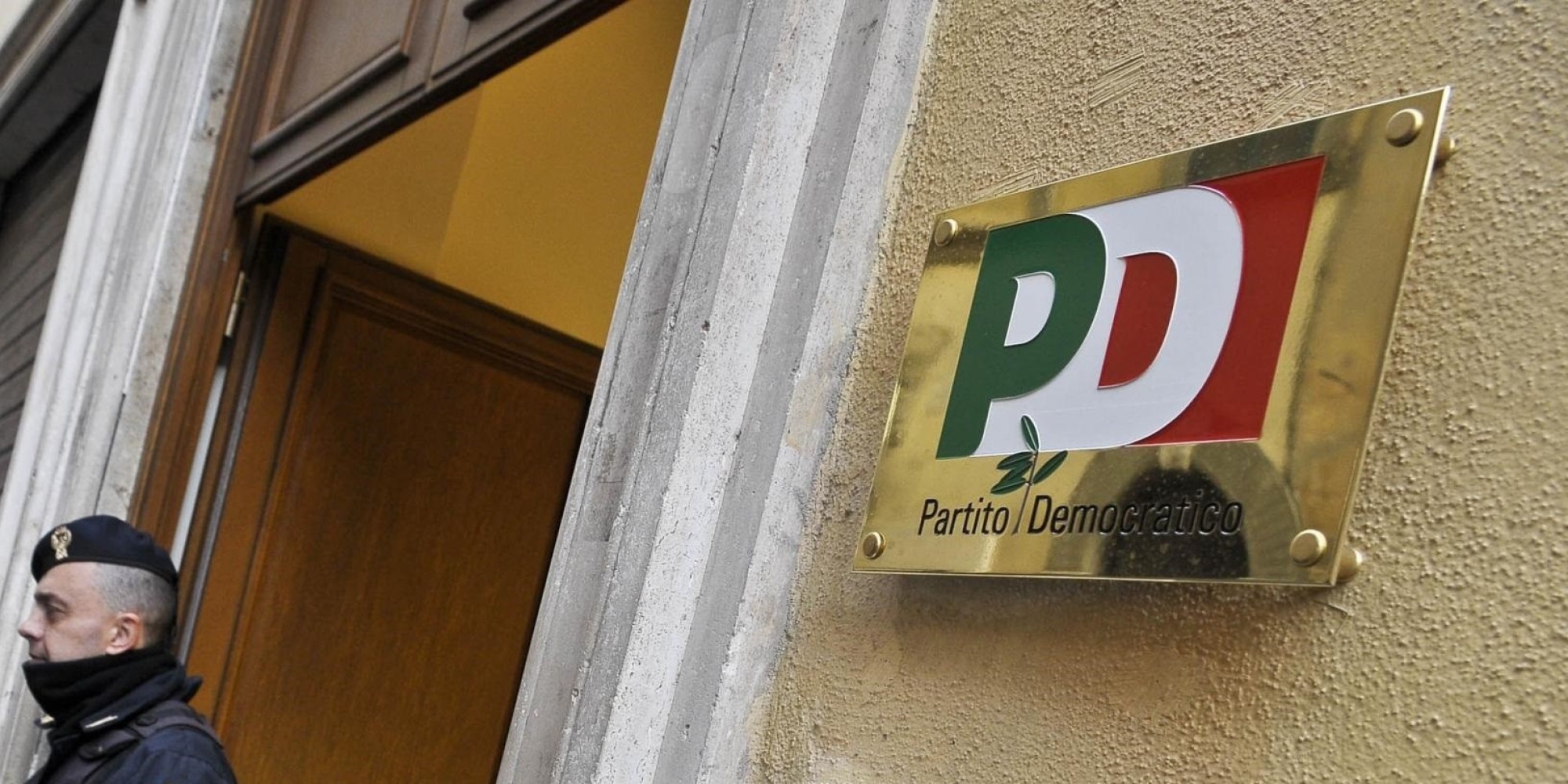 La sede del Pd al Nazareno: ora è lotta a coltello con M5S per l'assalyo alle poltrone da sottosegretario