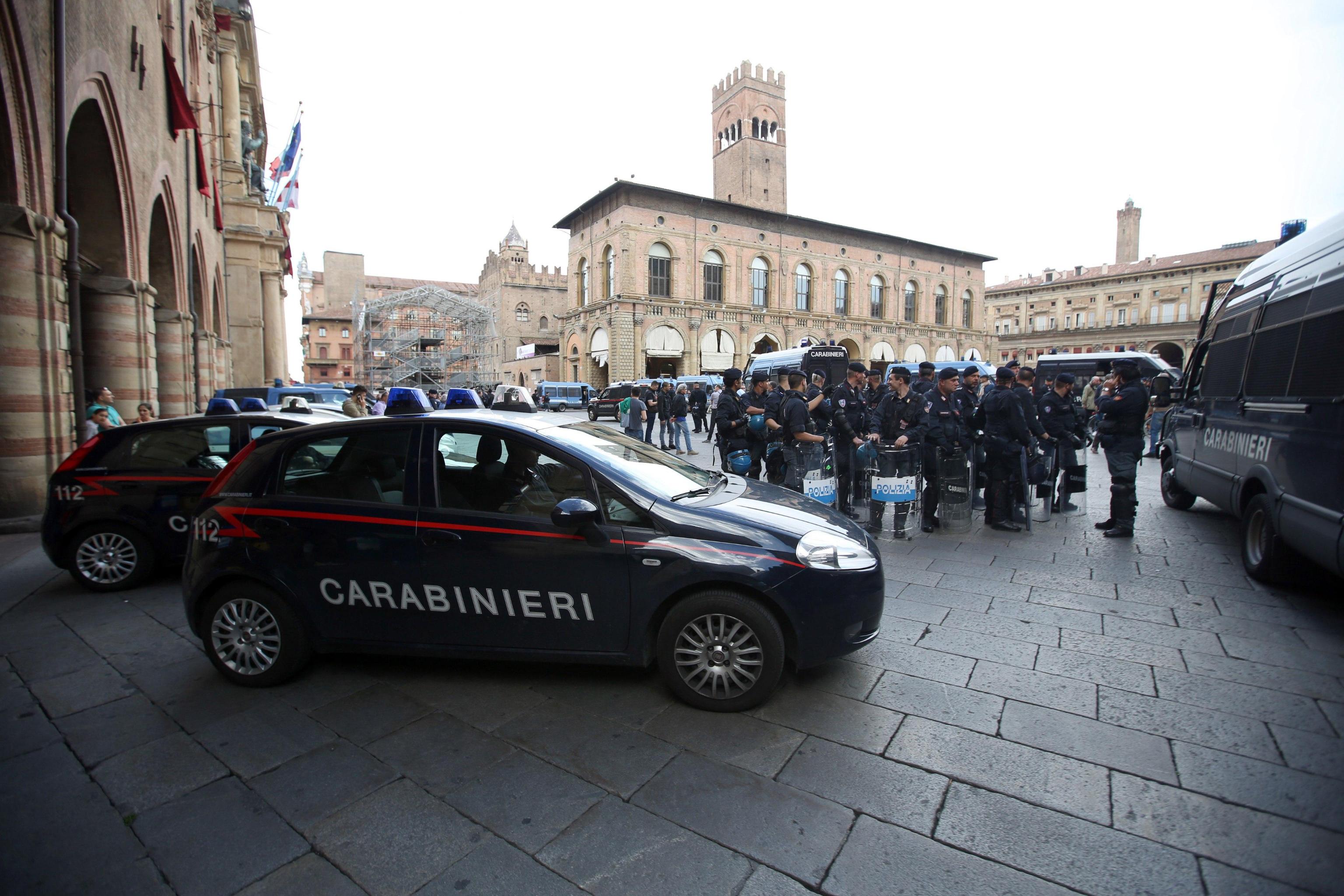 Arriva Salvini, scontri a Bologna: “E’ l’Almirante dei nostri giorni” (fotogallery)