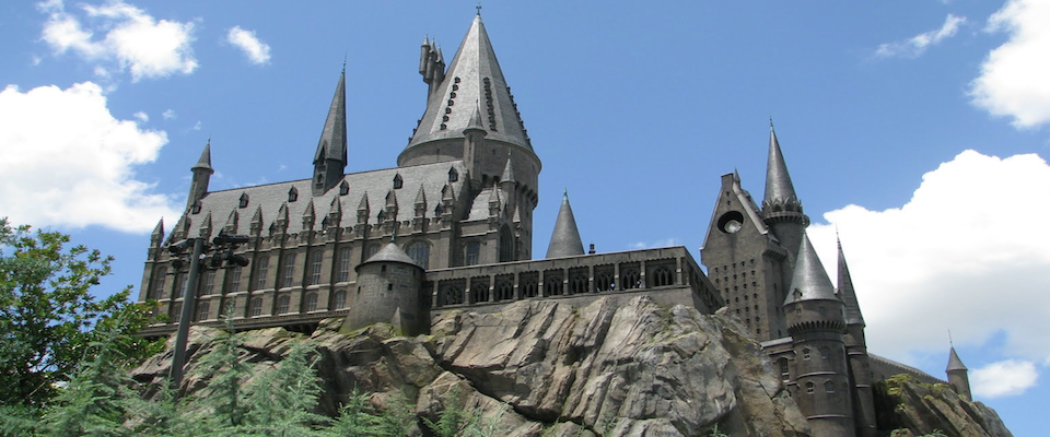 Troppi turisti al castello di Harry Potter. E i proprietari fuggono in  Scozia - Secolo d'Italia