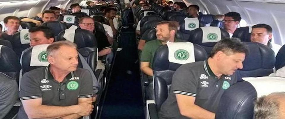 Disastro aereo, parlano i sopravvissuti. Amputata una gamba a Follmann