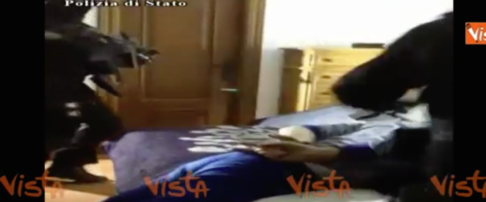 Ecco com’è stato messo in manette uno degli arrestati per camorra (video)