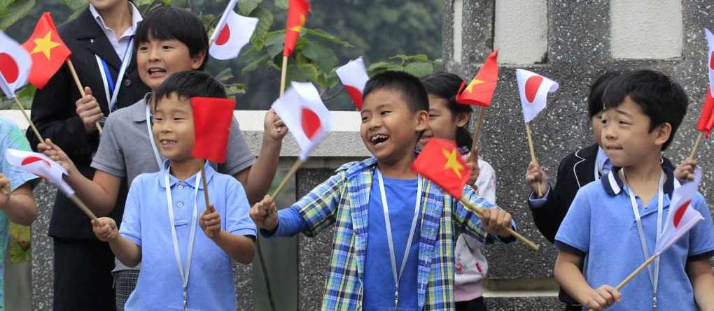 Prima storica visita dell’imperatore del Giappone Akihito in Vietnam