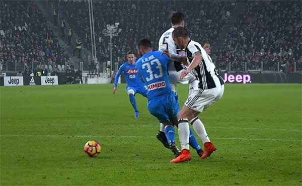 Telecronisti di Juventus-Napoli nel mirino. La Rai: “Dai tifosi napoletani critiche ingiuste”