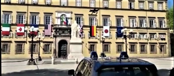 Lucca, gli antagonisti contro il G7: cariche della polizia (video)