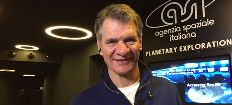 Giallo alla convention grillina: è scomparso l’astronauta Nespoli Giallo alla convention grillina: è scomparso l’astronauta Nespoli