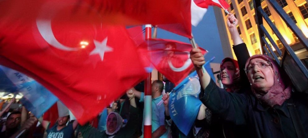 Erdogan premiato dal voto all’estero: in Germania oltre il 60% di Sì