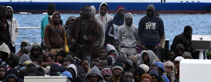 Clandestini, Gasparri: “Inibire l’attracco alle ong poco trasparenti”