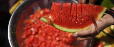 epa12934116 A volunteer cuts watermelon for free juice on the roadside during a heatwave in Karachi, Pakistan, 05 May 2026. Karachi is expected to remain hot and dry over the next 24 hours, with temperatures below 40 degrees Celsius, the Pakistan Meteorological Department said, following a 44.1 degrees Celsius peak. Residents are advised to limit exposure and stay hydrated.  EPA/SHAHZAIB AKBER