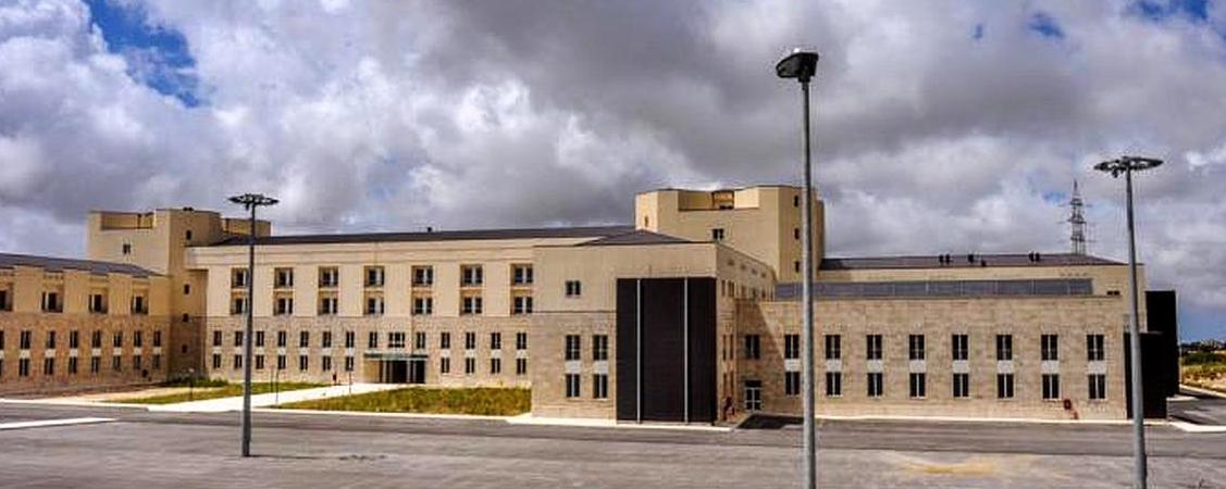 «Pazienti in pericolo»: sequestrati interi reparti dell’ospedale di Ragusa