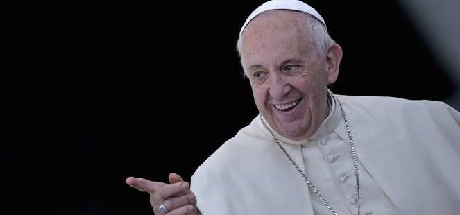 Il Papa a sorpresa: «Volete essere concreti? Pensate in romanesco»