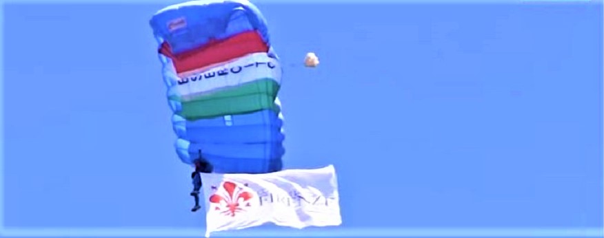 Parà col tricolore a Pitti Uomo: chissà se la Boldrini ha applaudito? (video) Parà col tricolore a Pitti Uomo: chissà se la Boldrini ha applaudito? (video)