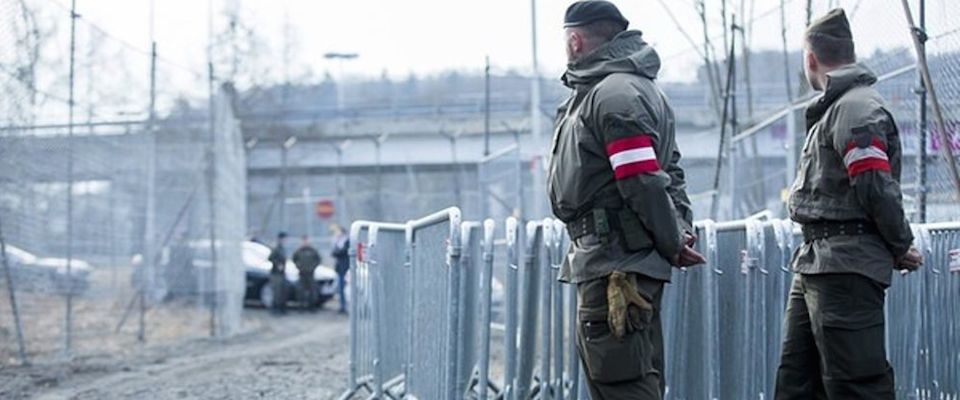 Migranti, l’Austria minaccia: “Pronti a schierare l’esercito se non diminuirà il flusso dall’Italia”