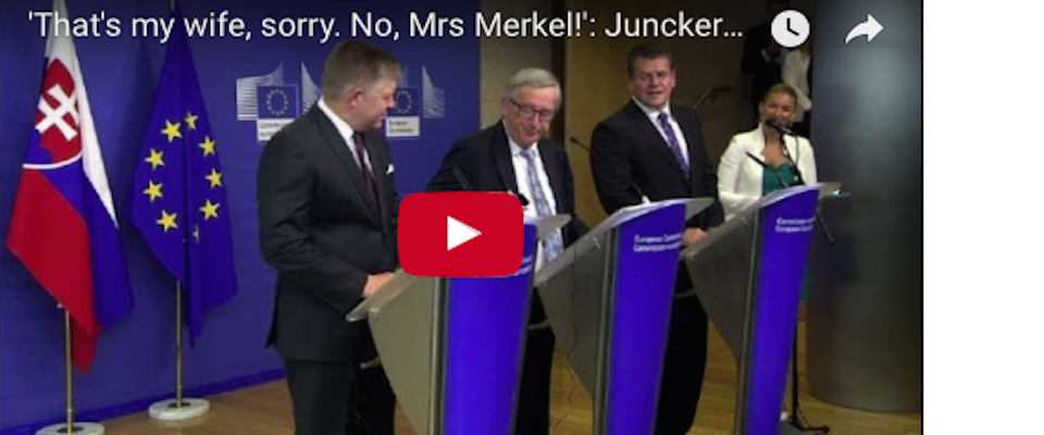 Scena comica, Juncker attacca il telefono alla moglie. Ma era la Merkel (video)