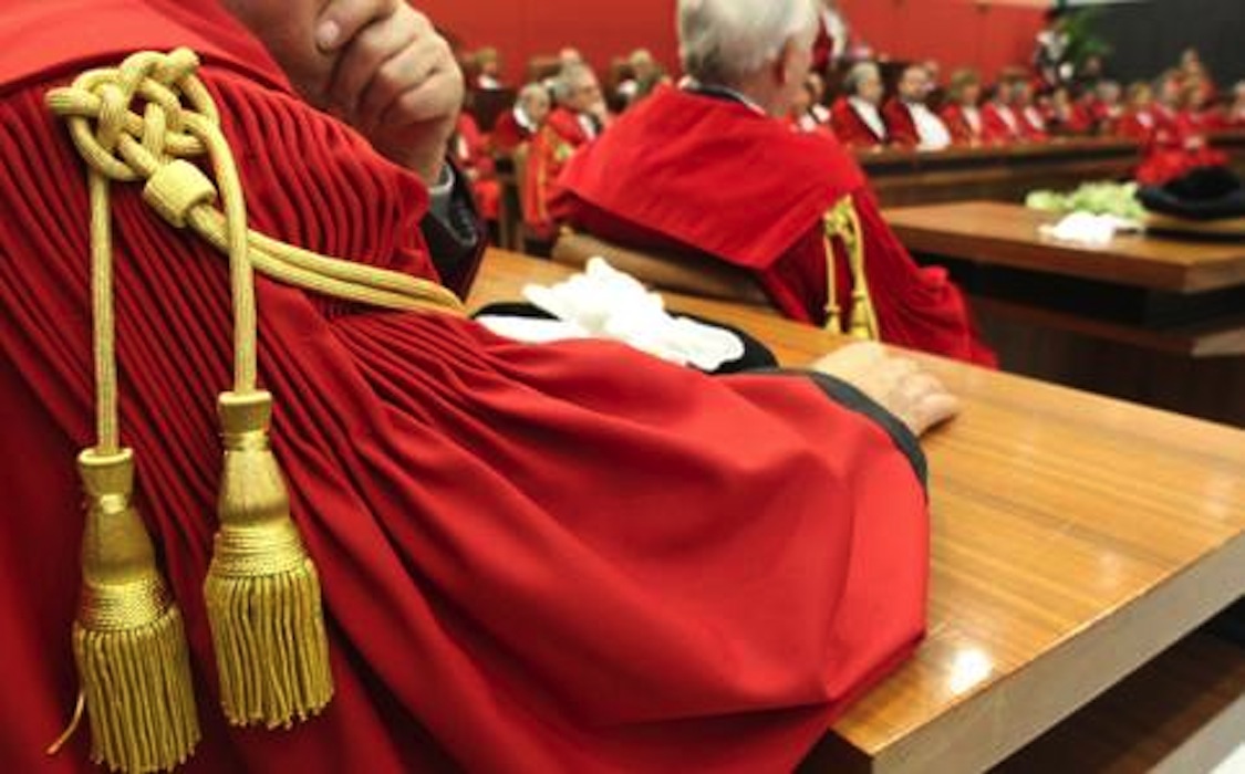 Le toghe rosse di Md contro la proprietà privata e a favore delle occupazioni
