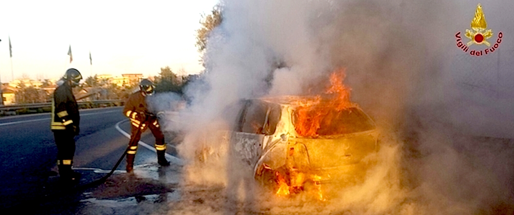 Giallo a Tivoli: trovate dai pompieri due donne morte vicino un incendio