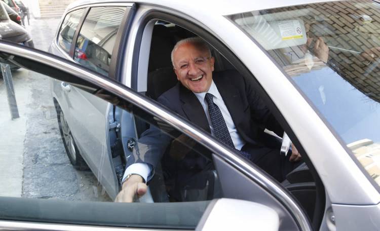 “Chi paga la nuova autoblu di De Luca?”. Forza Italia all’attacco (video)