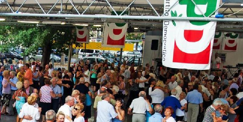 Festa dell’Unità, il Pd sonda gli elettori: “Con chi ci dobbiamo alleare?”