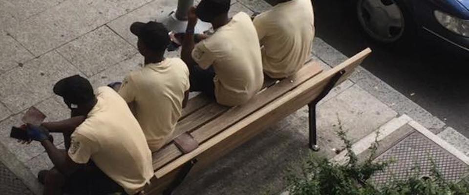 Genova dice no: un intero quartiere in piazza contro l’arrivo di altri migranti