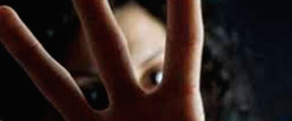 “Ti va un gelato?”. Quindicenne violentata da un branco di 5 ragazzi a Bari