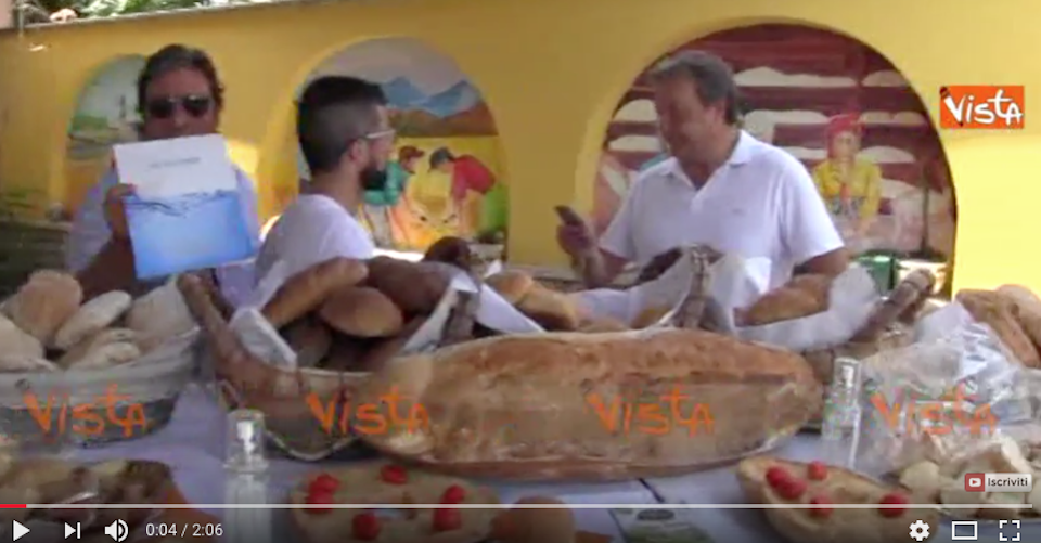 La risposta alla siccità arriva da Napoli: pane fatto con acqua di mare (video)