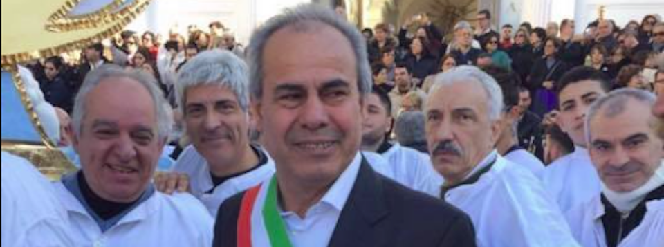 Arrestato il sindaco di Torre del Greco: è accusato di appalti pilotati sui rifiuti