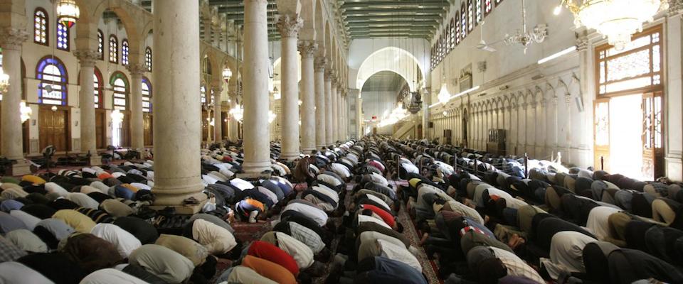 Il prete gesuita: «Non credete ai buonisti, l’Islam è una religione pericolosa»