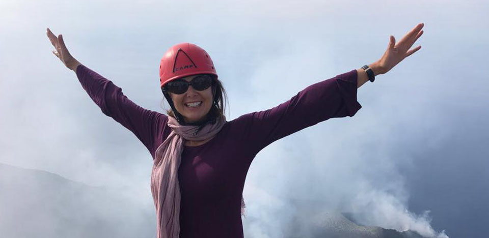 Boldrini in gita turistica: operazione-simpatia con “selfie” sul vulcano