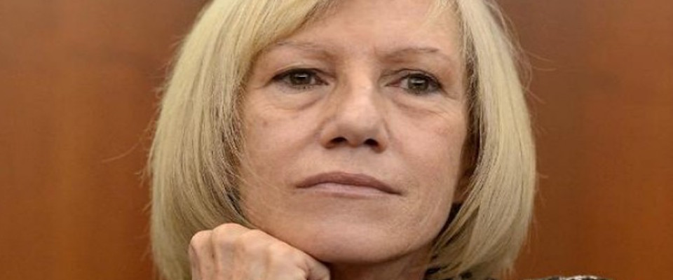 Regione Lazio, sfiduciata l’assessore Lidia Ravera. Sì all’odg della destra