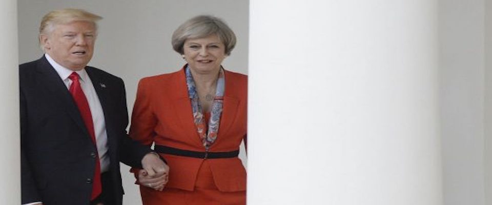 May e Trump mano nella mano. La premier britannica ora spiega perché