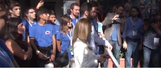 Atreju al via. Meloni: “Noi siamo l’Italia che non si arrende, che non scappa” (video)