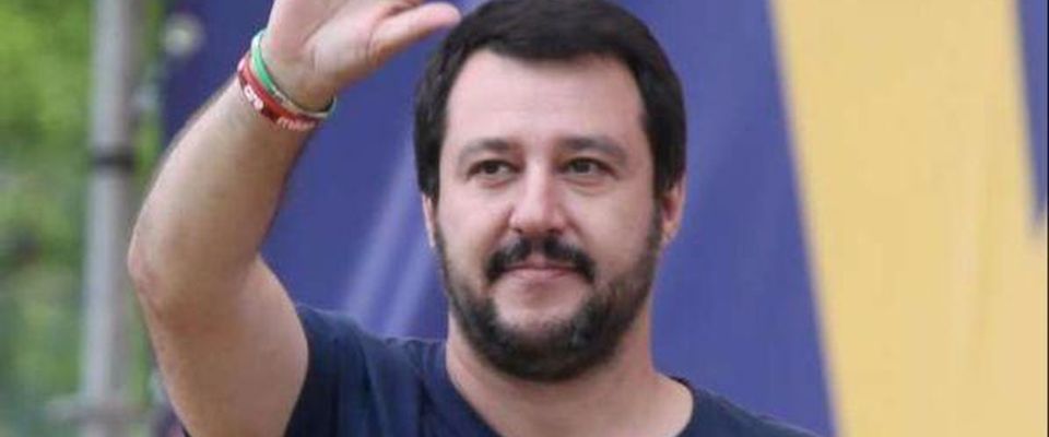 Salvini a Pontida: «Avanti senza soldi, la gente è in marcia con noi»