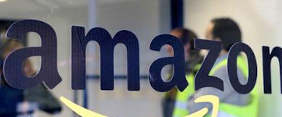La mia storia: «Lavoro per Amazon, consegno 200 pacchi al giorno e sono schiavo»