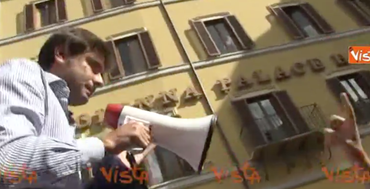 Di Battista contestato, è finito l’idillio con la piazza populista? (video)
