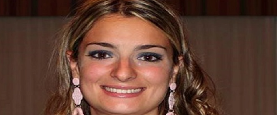Insulti pesanti all’arbitro donna: lei scappa negli spogliatoi. Match sospeso